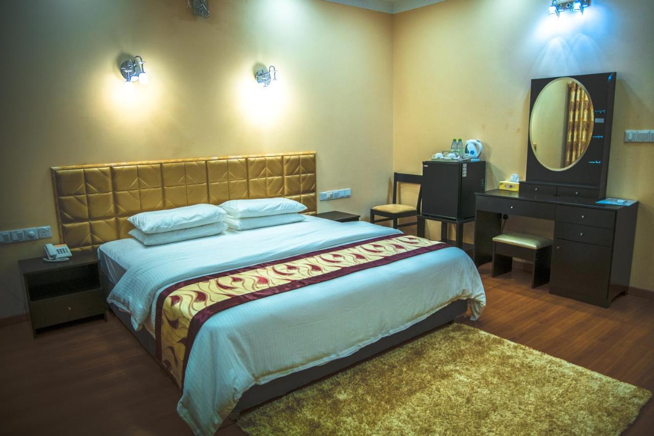 Abuharee Grand Hotel Addu City Luaran gambar